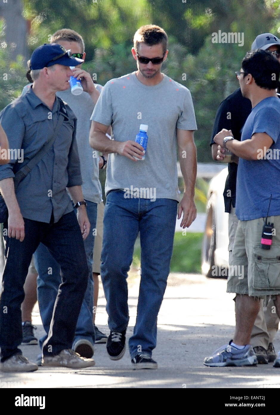 Jordana Brewster fue visto en el set de 'Rápido y furioso 7' con Cody y Caleb Walker. Los Walker