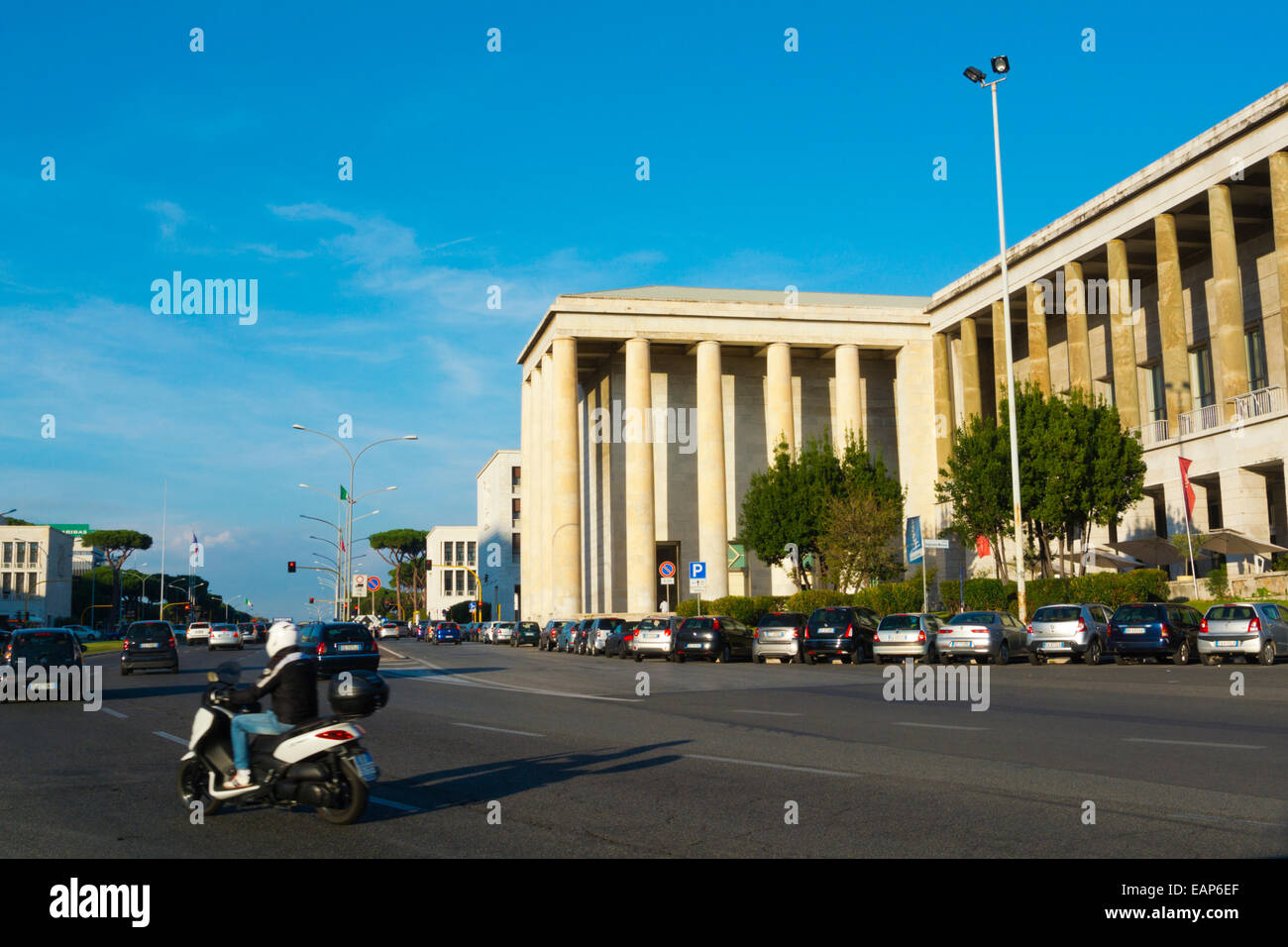 Piazza Guglielmo Marconi, gobierno y distrito financiero EUR, Roma, Italia Foto de stock