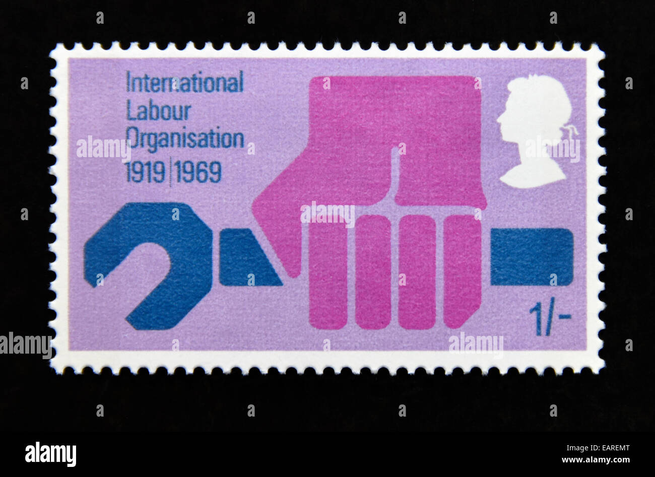 Sello de correos. Gran Bretaña. La reina Isabel II. Los aniversarios. 1969. Organización Internacional del Trabajo, 1919-1969. 1/-. Foto de stock