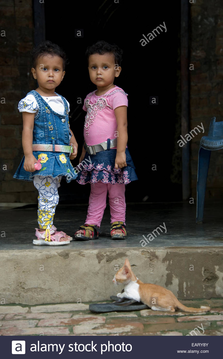 dos niñas de dos años foto & imagen de stock: 75514347 - alamy