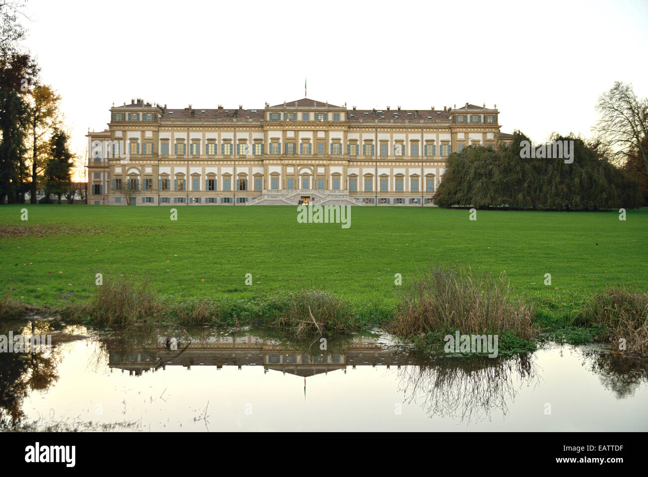 Villa Real de Monza (Villa Reale di Monza), vista trasera. Foto de stock