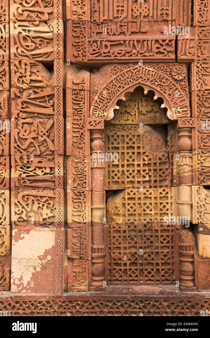 La arquitectura tradicional de la India en el Qutb Minar en Nueva Delhi, India. Foto de stock
