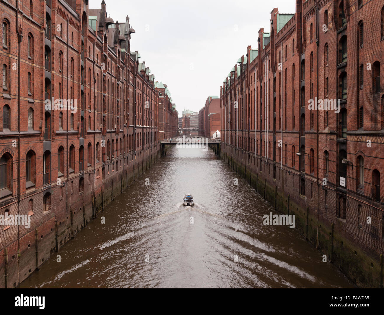 La histórica Speicherstadt (lit. "La ciudad de los almacenes') en Hamburgo, Alemania, el mayor distrito de almacenes en el mundo. Foto de stock