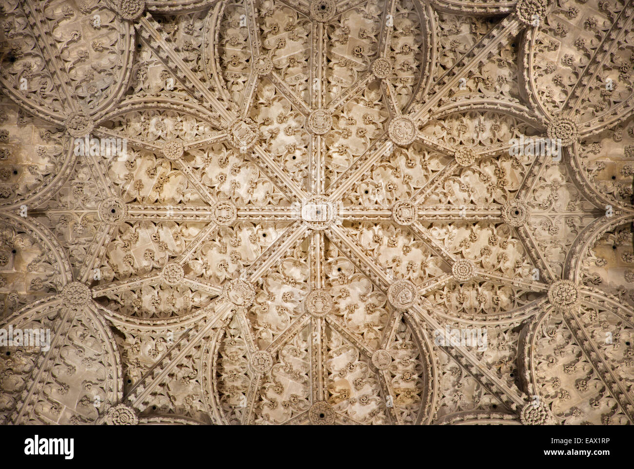 Sevilla, España - 29 de octubre de 2014: El arco central gótica de la Catedral de Santa María de la Sede. Foto de stock