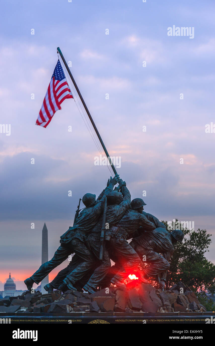US Marine Corps War Memorial, conocido también como Iwo-Jima Memorial en Arlington, Virginia, EE.UU. Foto de stock