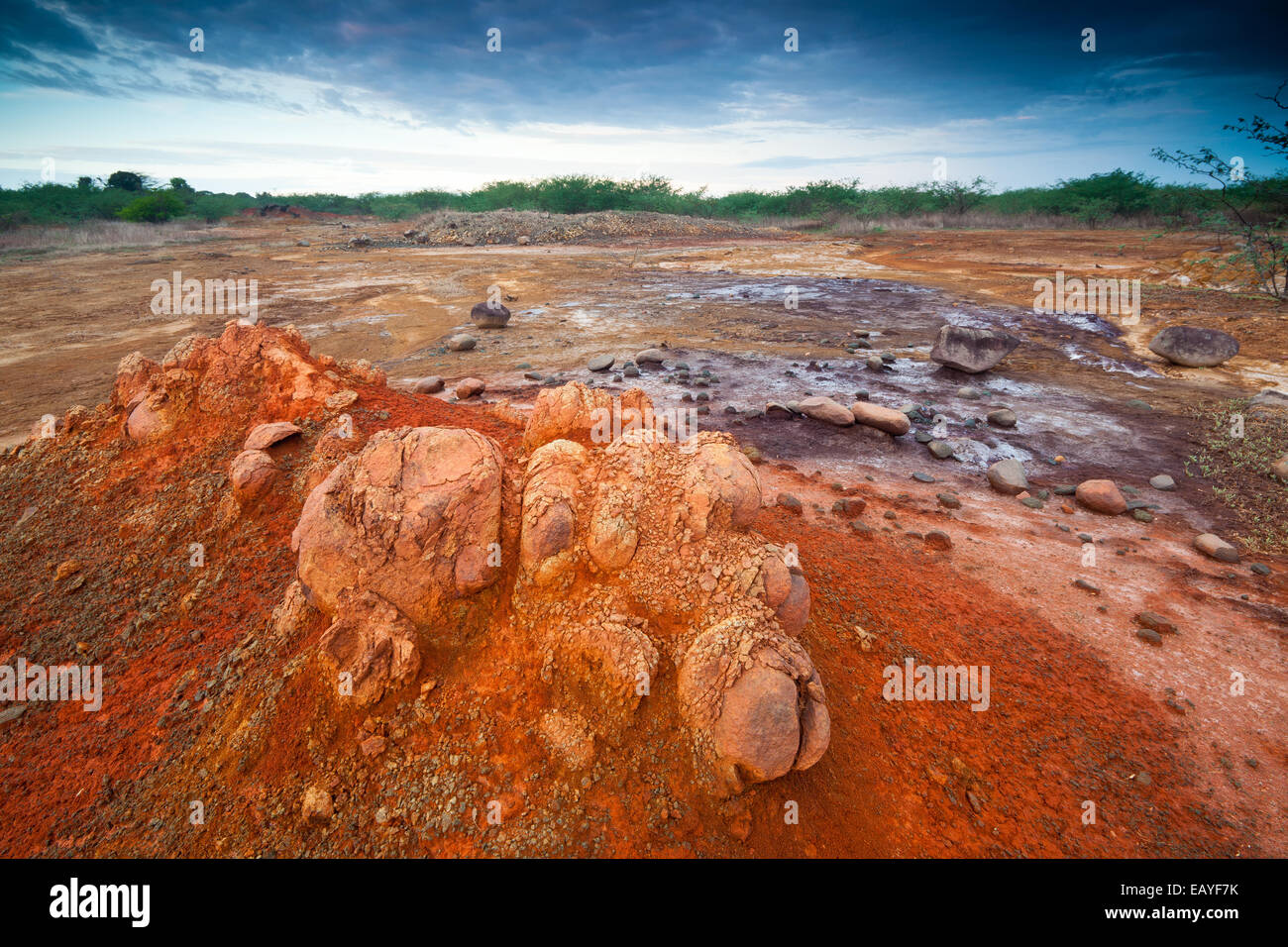 Paisaje de Panamá con suelo erosionado en el Parque Nacional Sarigua (desierto), provincia de Herrera, península de Azuero, República de Panamá, Centroamérica. Foto de stock