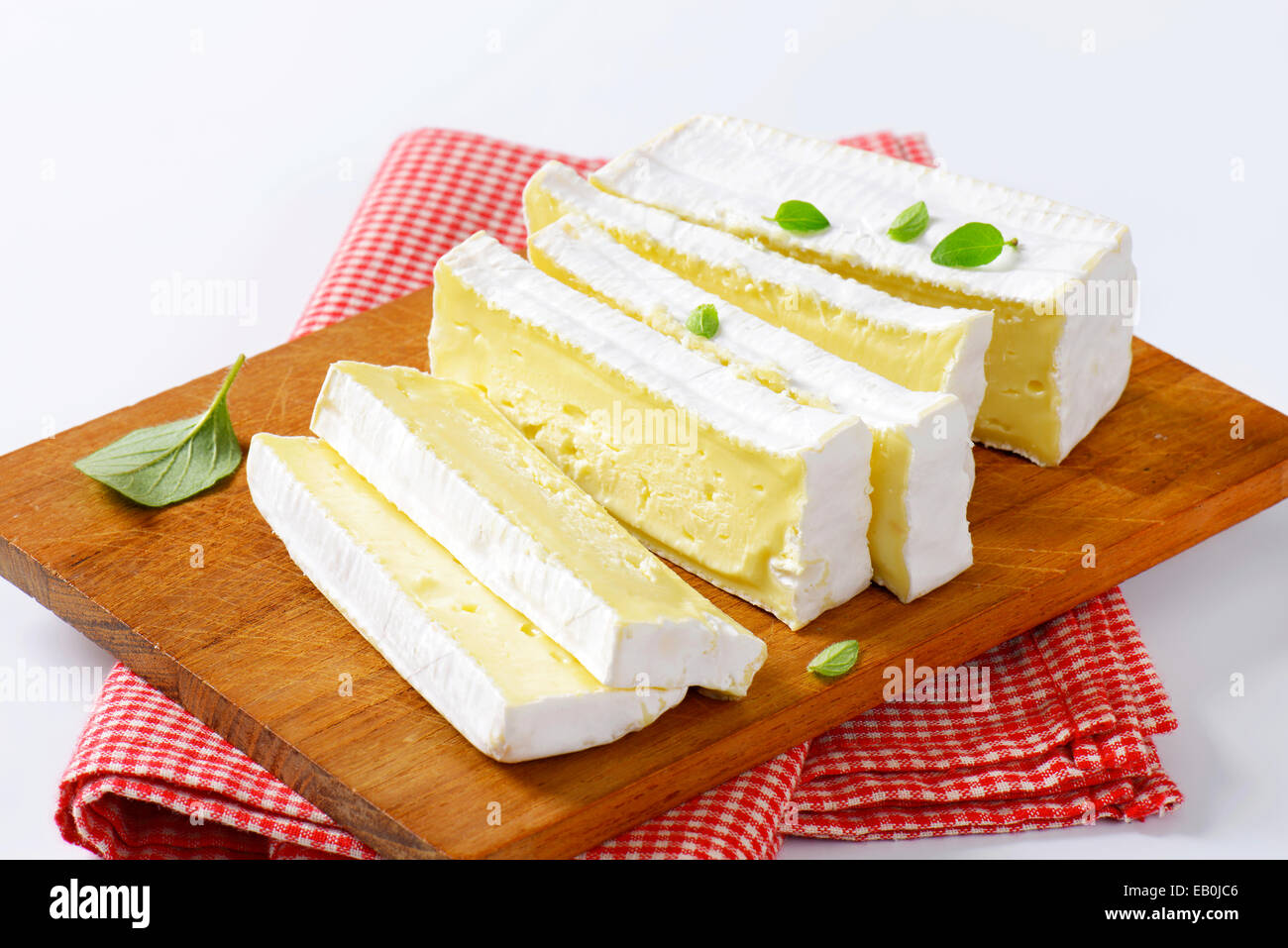 Carré de l'Est - Francés - queso de leche de vaca con corteza blanca Foto de stock