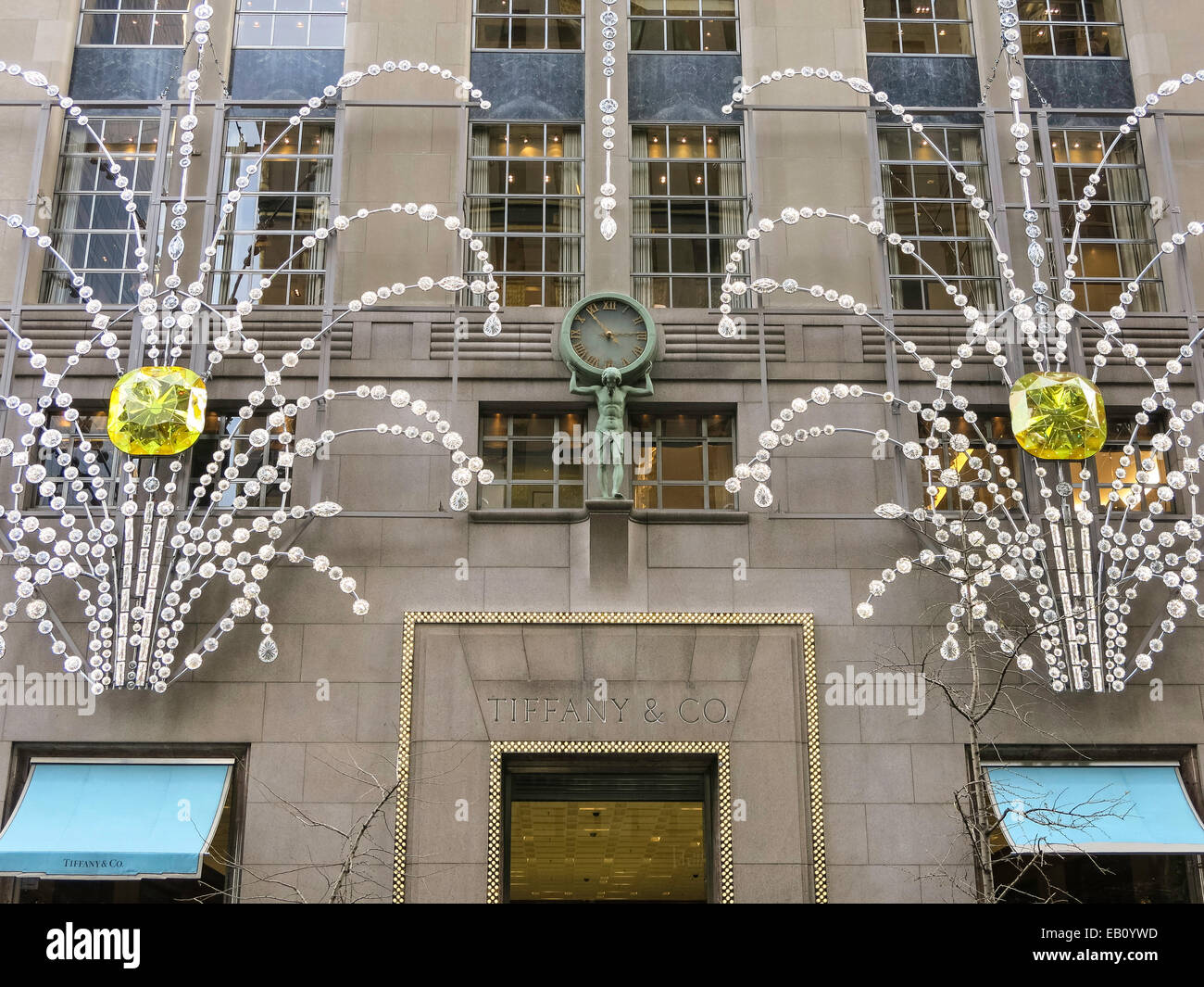 Tiffany & Co., joyería, decoraciones navideñas, NYC Foto de stock