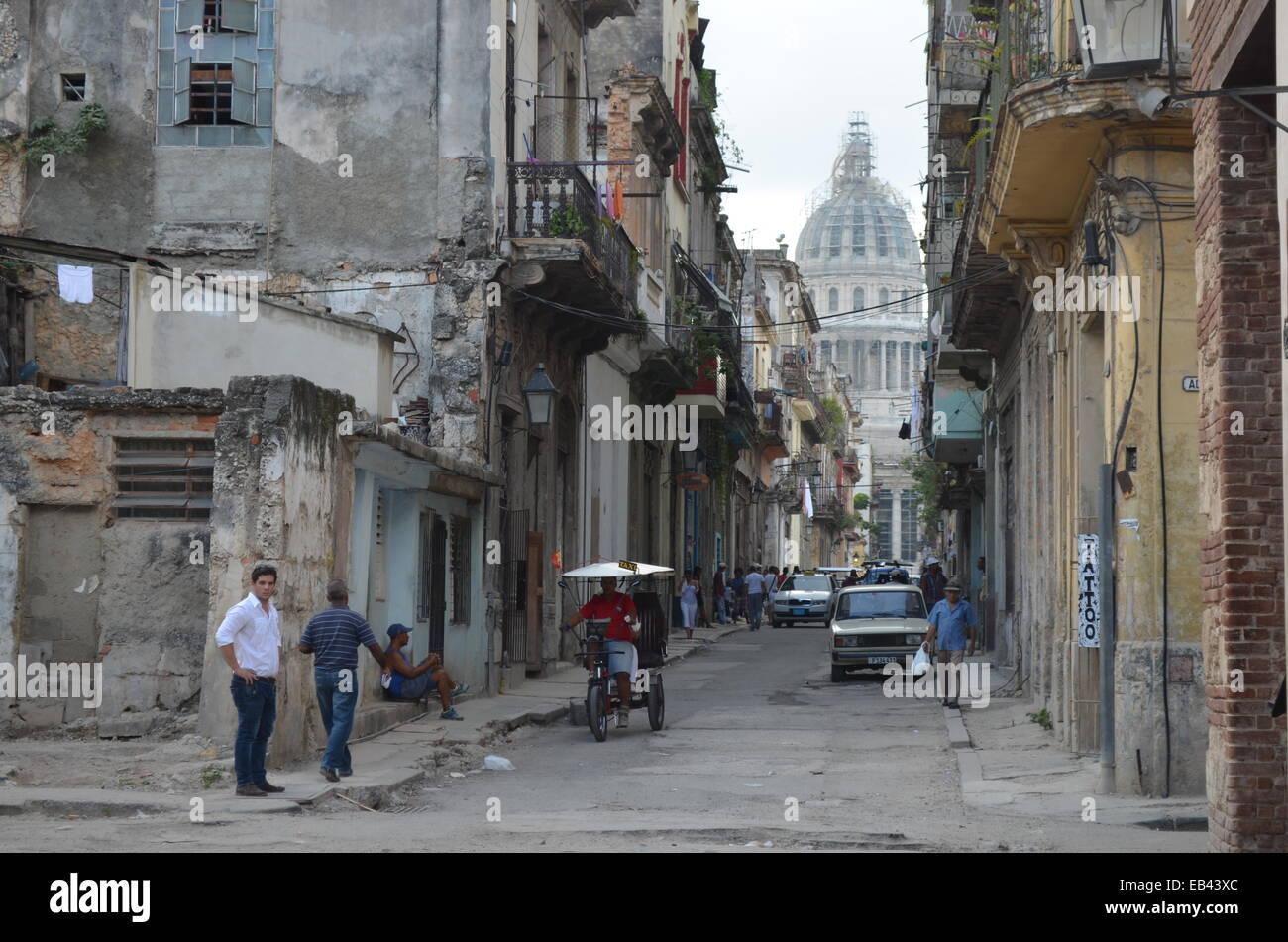 Las calles del Centro Habana / Habana Vieja barrios de La Habana, Cuba