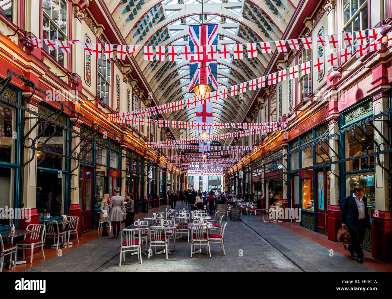 Leadenhall Market es un mercado cubierto de Londres, ubicado en Gracechurch Street, City de Londres. Foto de stock