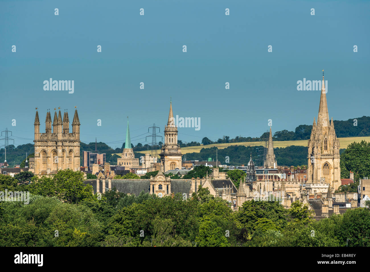 El sueño de la Universidad de Oxford Spires incluyendo Nuffield College, Universidad Iglesia de Santa María y el Merton College visto desde S Foto de stock