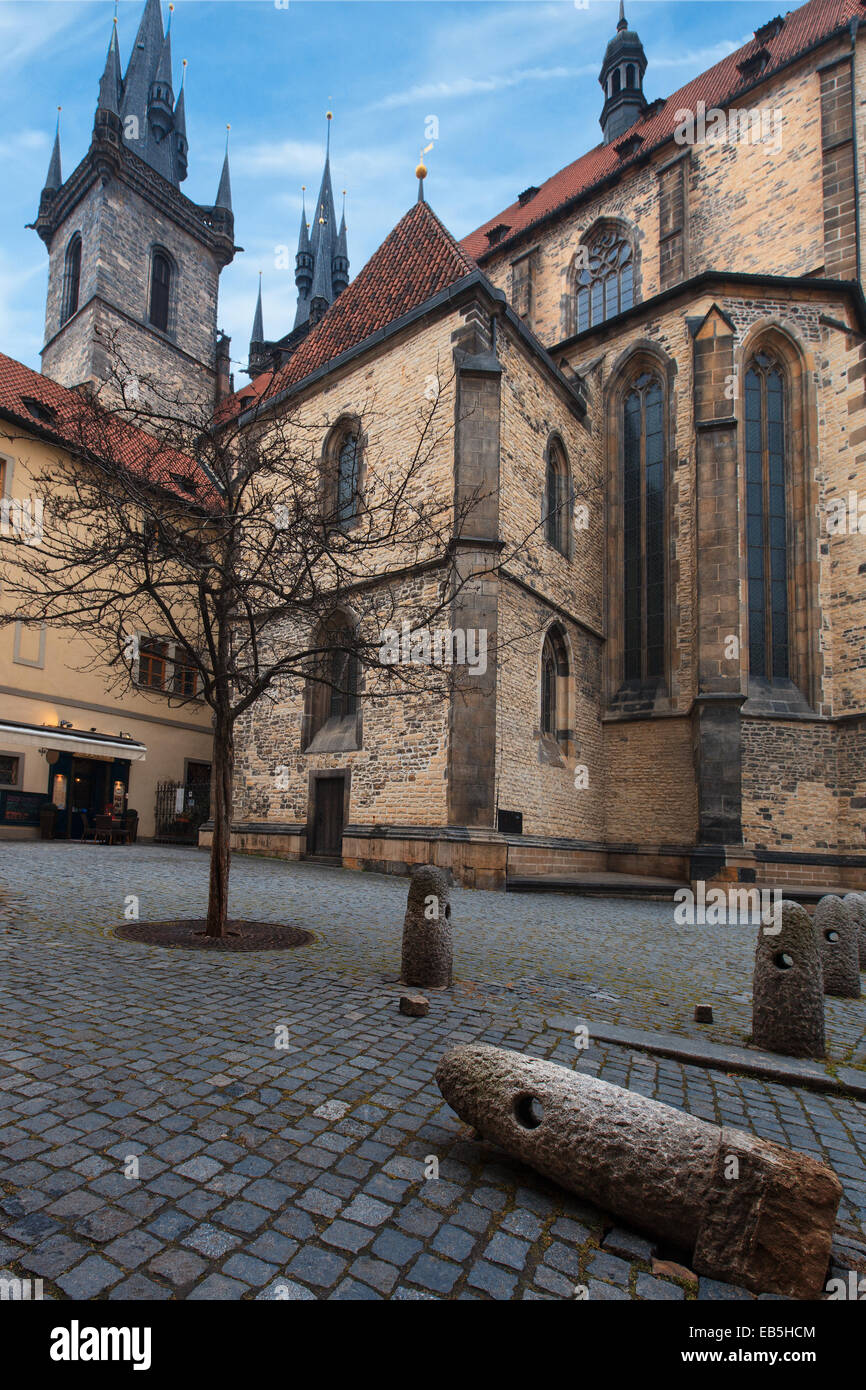 La arquitectura tradicional de la antigua Praga, República Checa Foto de stock