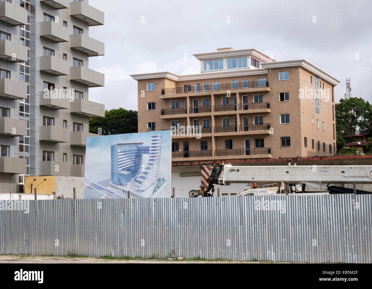 La construcción exterior de gran nuevo apartamento o hotel en construcción  en Bata, Guinea Ecuatorial Fotografía de stock - Alamy