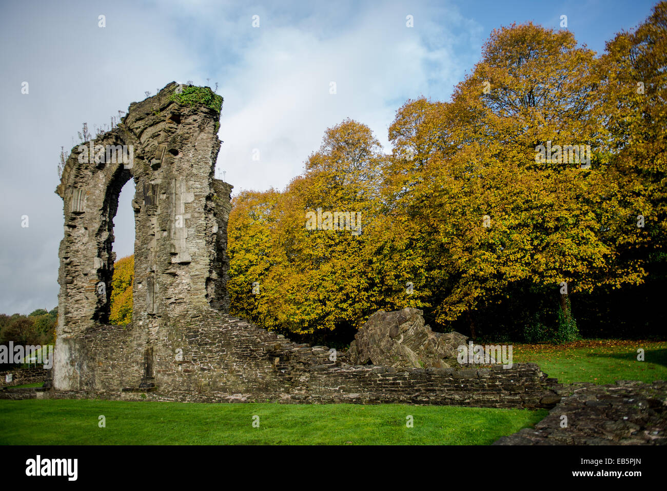 Miércoles 26 de noviembre de 2014 Foto: Vistas de Neath Abbey Re: Opiniones de Neath, Neath Port Talbot, Gales, Reino Unido Foto de stock