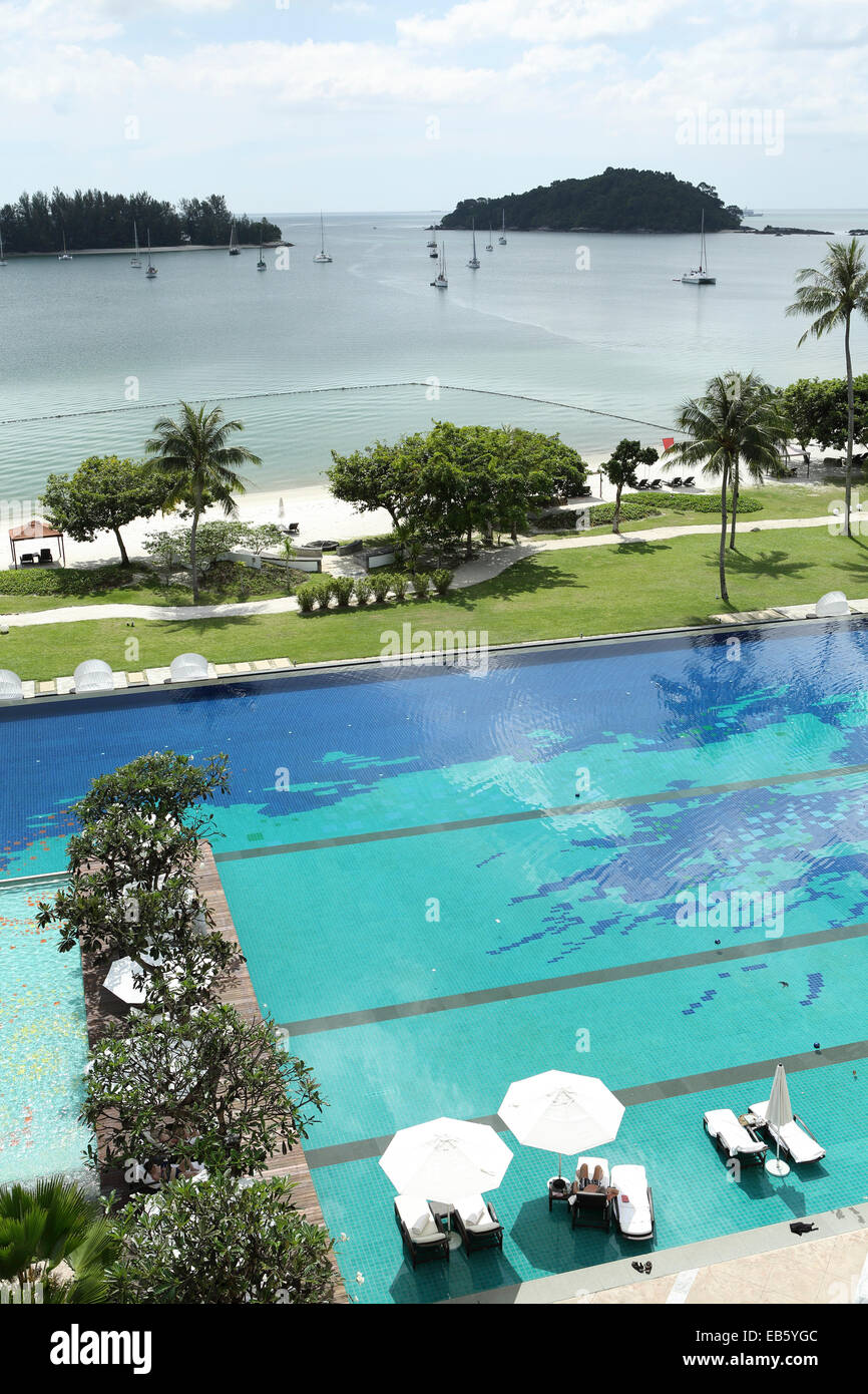 La piscina en el hotel Danna en Langkawi, Malasia. La piscina del hotel es  de 51.20 metros de largo Fotografía de stock - Alamy