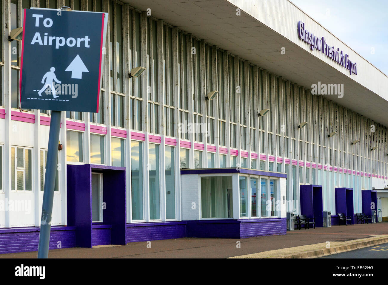 Frnt entrada a Glasgow Prestwick, Prestwick, en Ayrshire, Escocia, Reino Unido Foto de stock