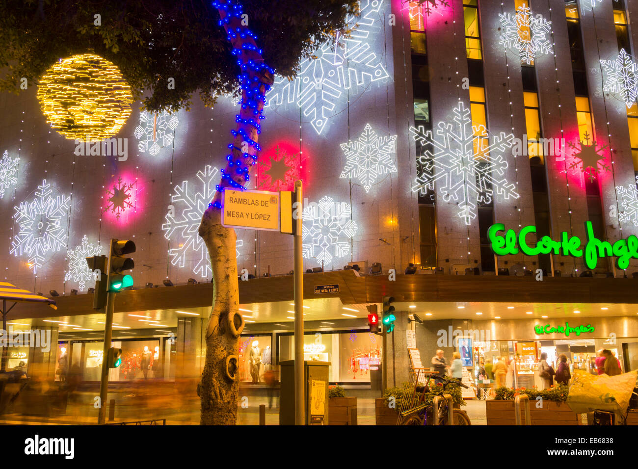 Las luces de Navidad en Las Ramblas fuera El Corte Ingles en Las Palmas,  capital de Gran Canaria Fotografía de stock - Alamy
