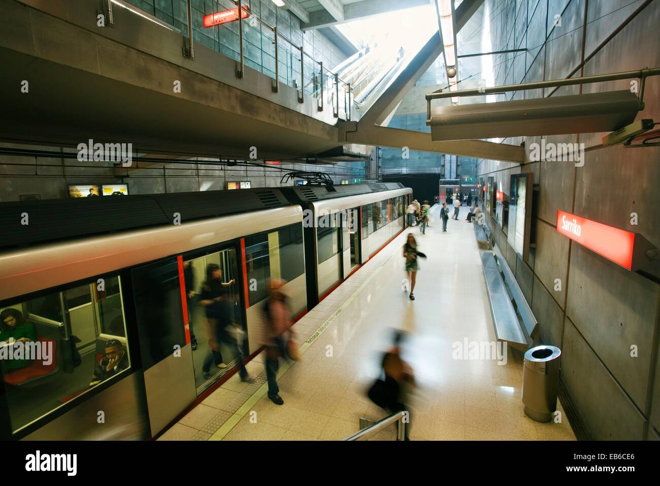 La estación de metro de Sarriko de Bilbao El arquitecto Norman Foster