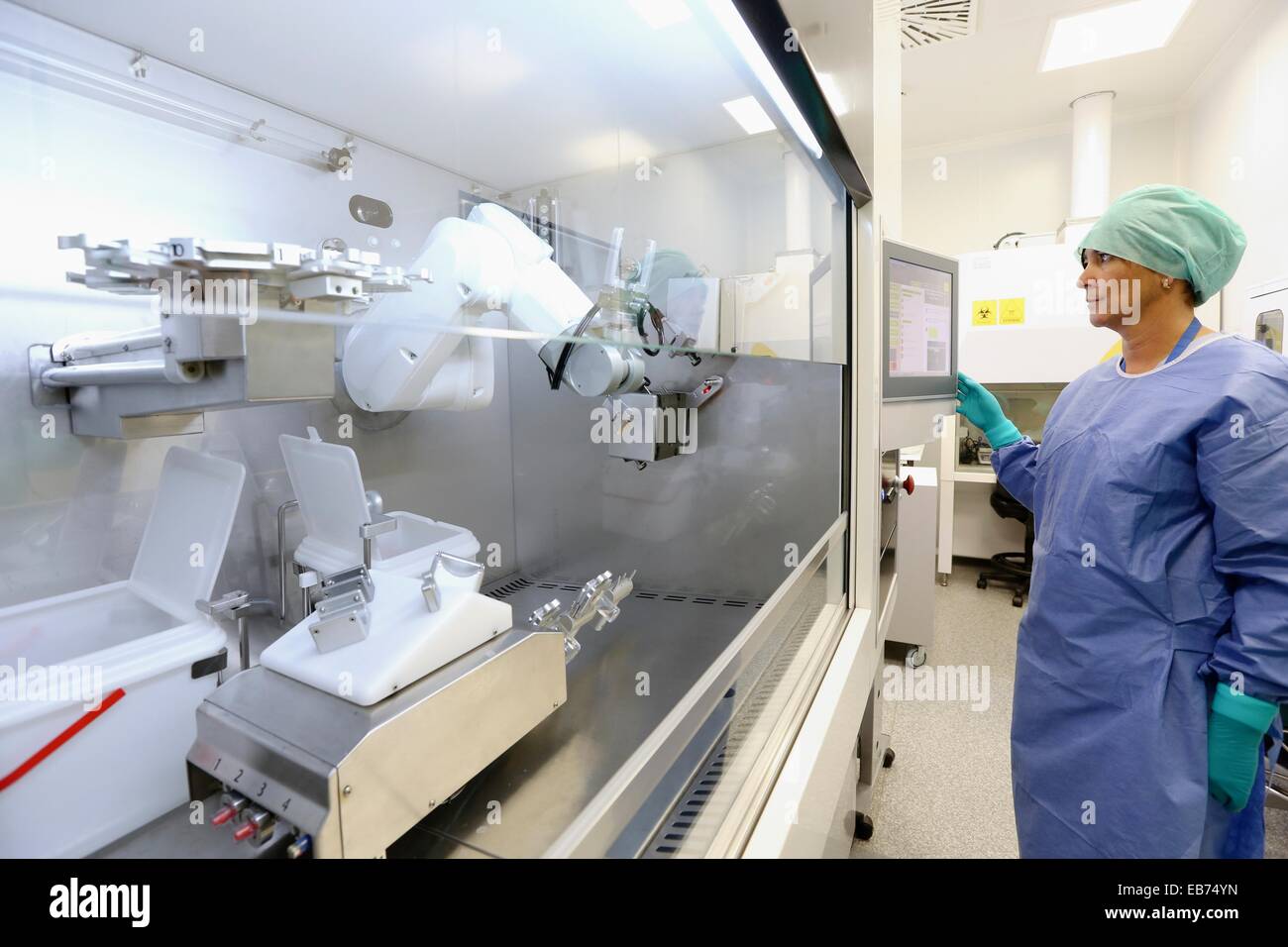 Pharmacy compounding fotografías e imágenes de alta resolución Alamy