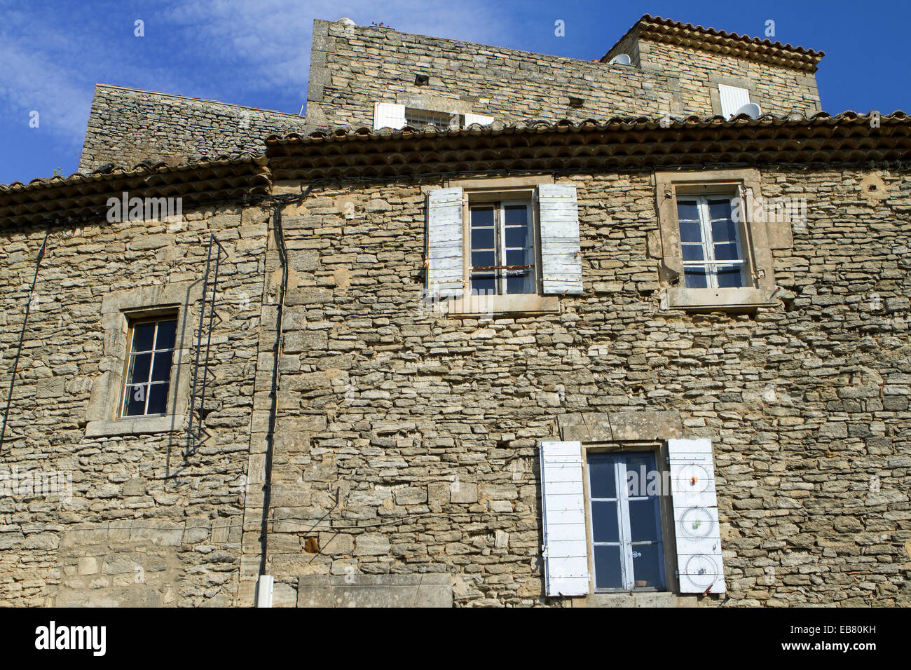Casa de aldea Gordes tildó a los pueblos más bellos de Francia departamento de Vaucluse Provence-Alpes-Côte d'Azur de Francia. Foto de stock