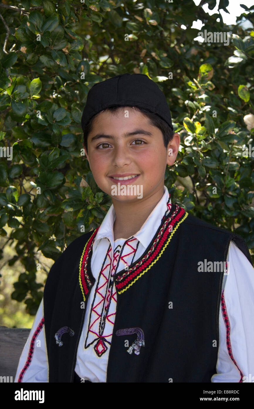 Greek-American boy, bailarín, Marin Festival griego, de la Ciudad de Novato, Marin County, California Foto de stock