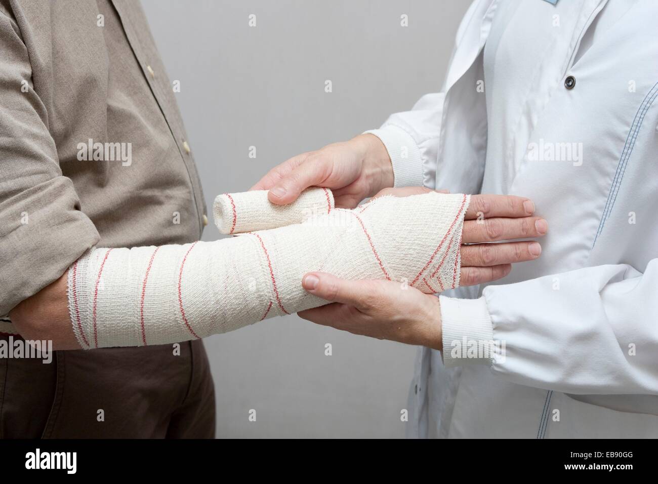 Vendaje de brazo Fotografía de stock - Alamy