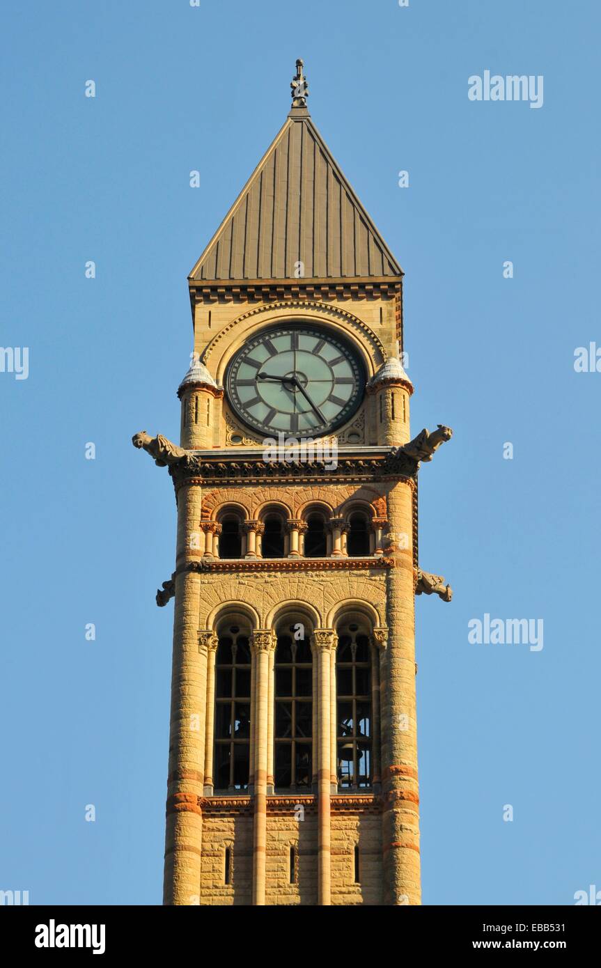 El Antiguo Ayuntamiento, con la torre del reloj y el Tribunal de Justicia de Ontario, Canadá Toronto Foto de stock
