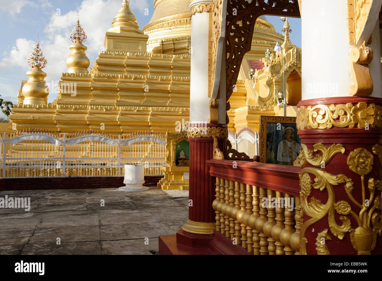 1800 1857 Siglo xix 5ª 729 libro más grande de Asia arquitectura aprobada el budismo construir Estructura Edificio construido Birmania ciudad Foto de stock