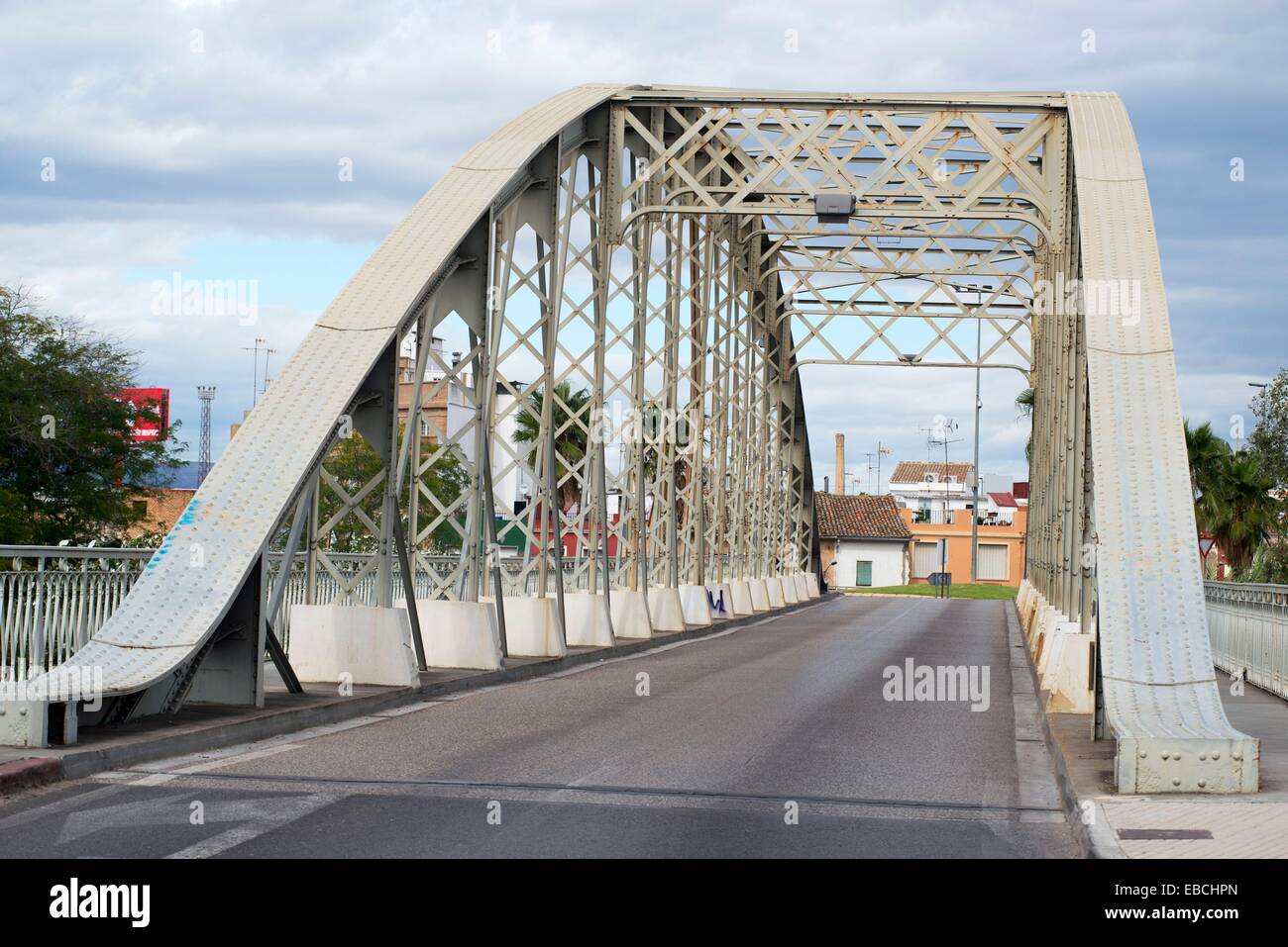 Puente de hierro alzira fotografías e imágenes de alta resolución - Alamy