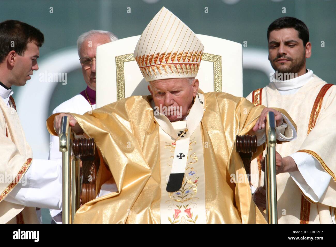 Pope Mitre Fotos e Imágenes de stock Alamy Obispos Mitre Fotos e Imágenes de stock Alamy