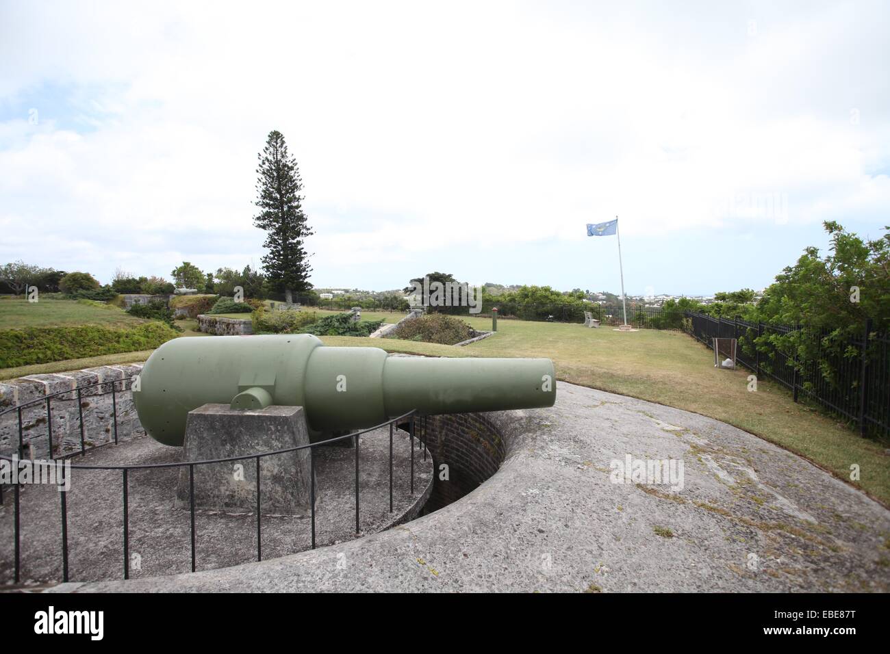 Pistola en Fort Hamilton en las Bermudas en 2014. Fotografía por James Boardman. Foto de stock