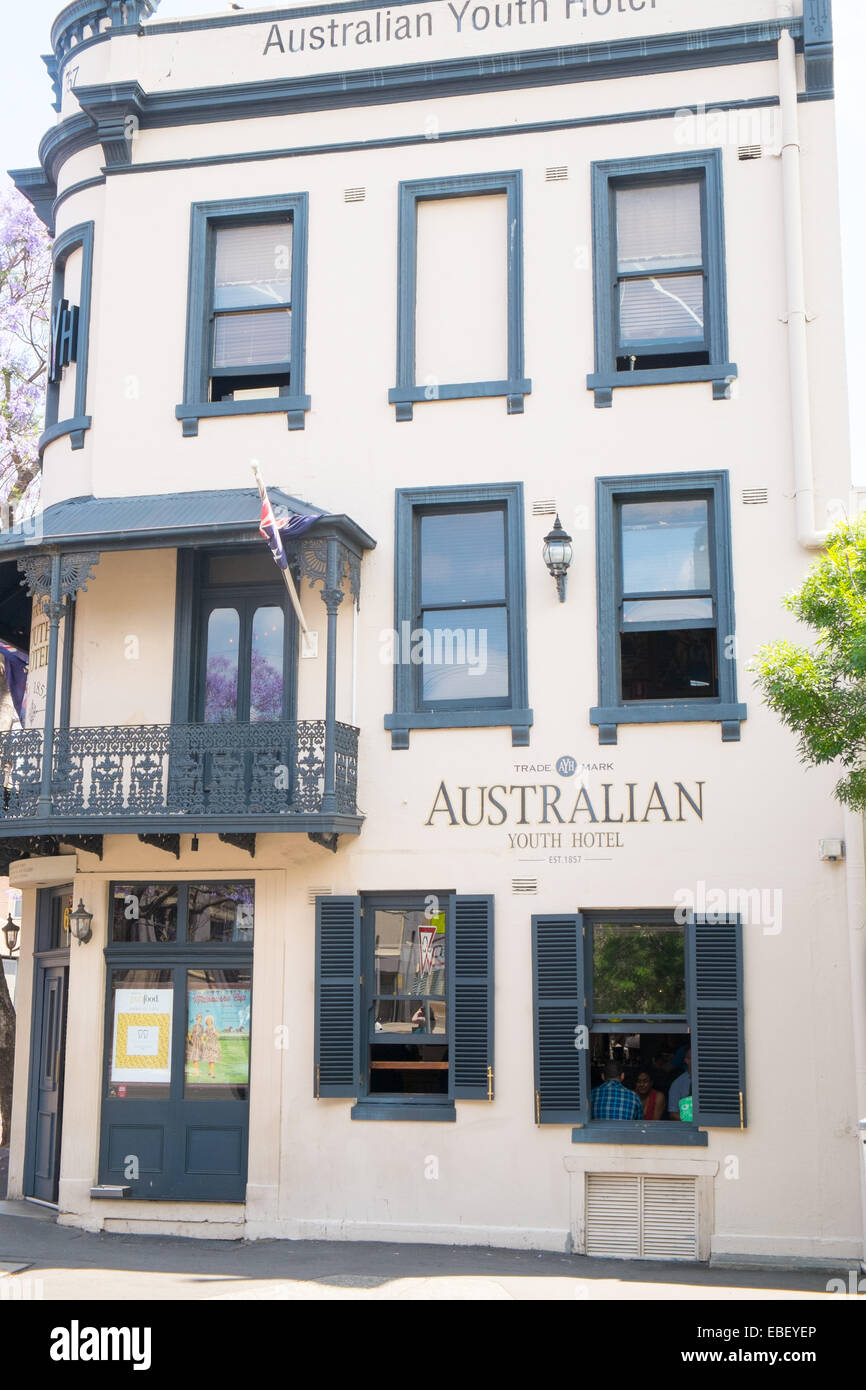 La juventud australiana hotel pub bar en Broadway, Sydney, Australia Foto de stock