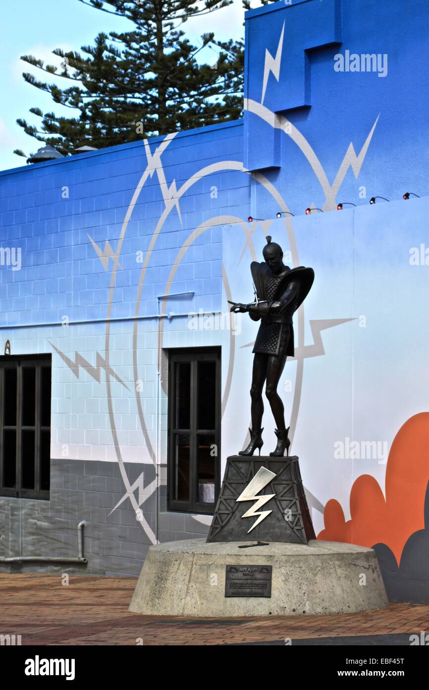 El rifi-rafe estatua conmemora Rocky Horror Picture Show creador de Richard O'Brien, quien vivió en Hamilton, Nueva Zelanda Foto de stock