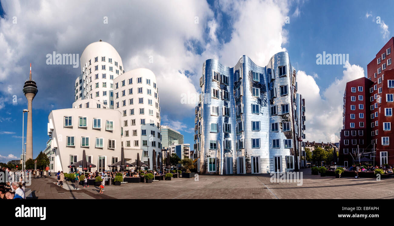 Neuer Zollhof en Media Harbour en Dusseldorf, Alemania Fotografía de stock  - Alamy