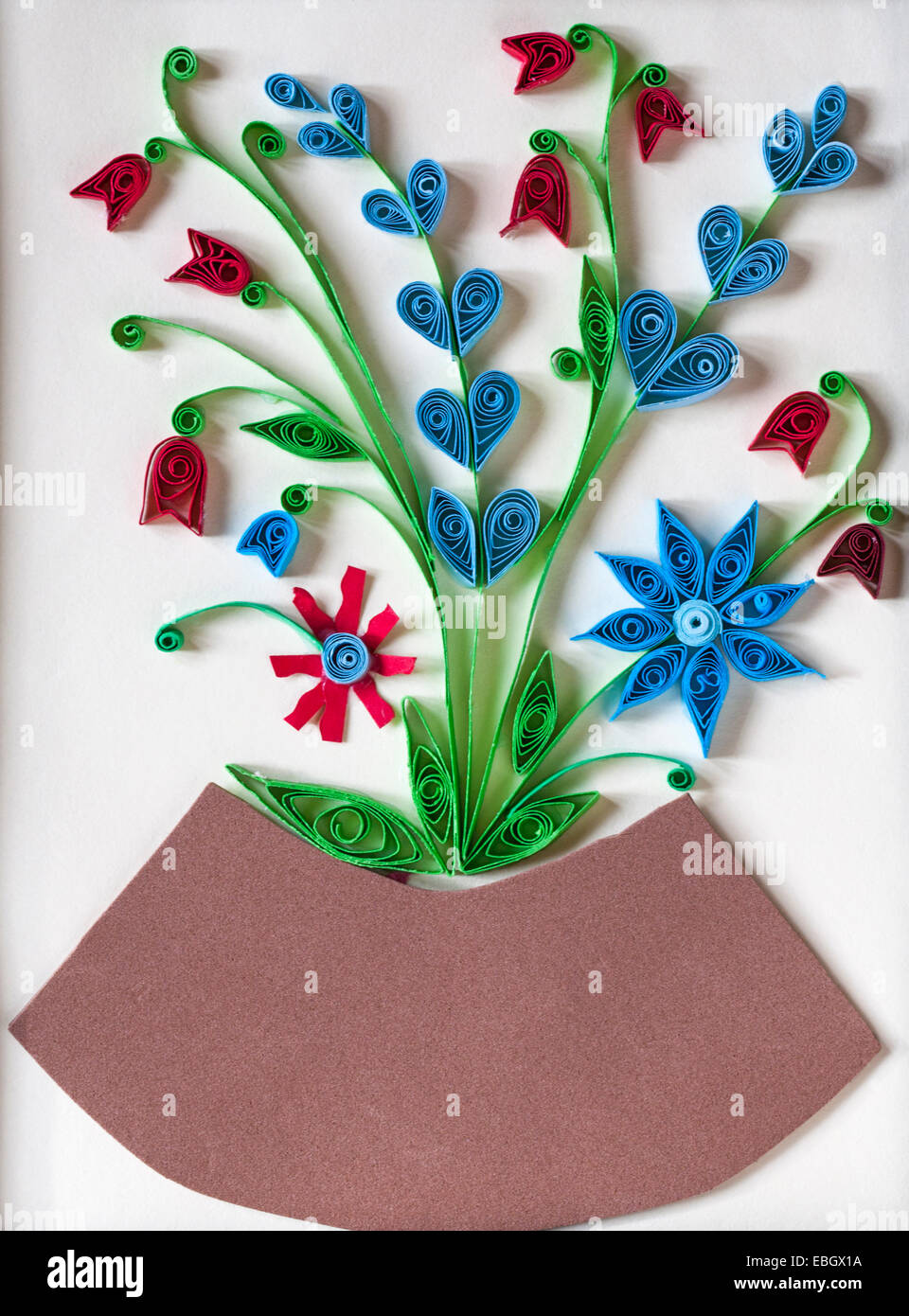 Flores de papel quilling fotografías e imágenes de alta resolución - Alamy
