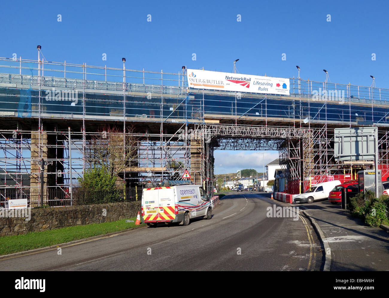 Viaducto Ferroviario en Hayle en Cornualles, en el Reino Unido, realizando las reparaciones estructurales Foto de stock