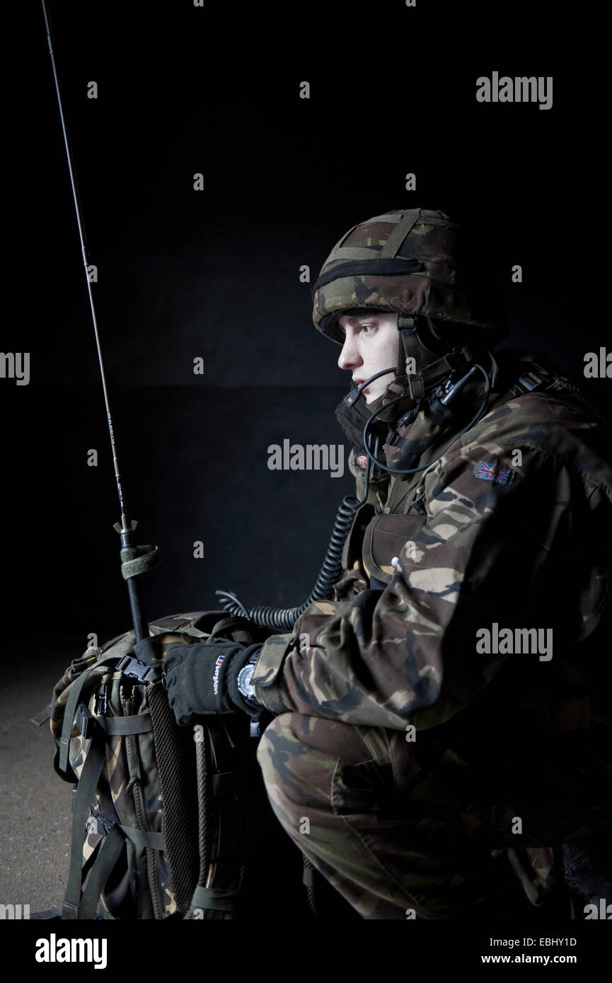 Operador de radio del ejército británico en kit completo Foto de stock