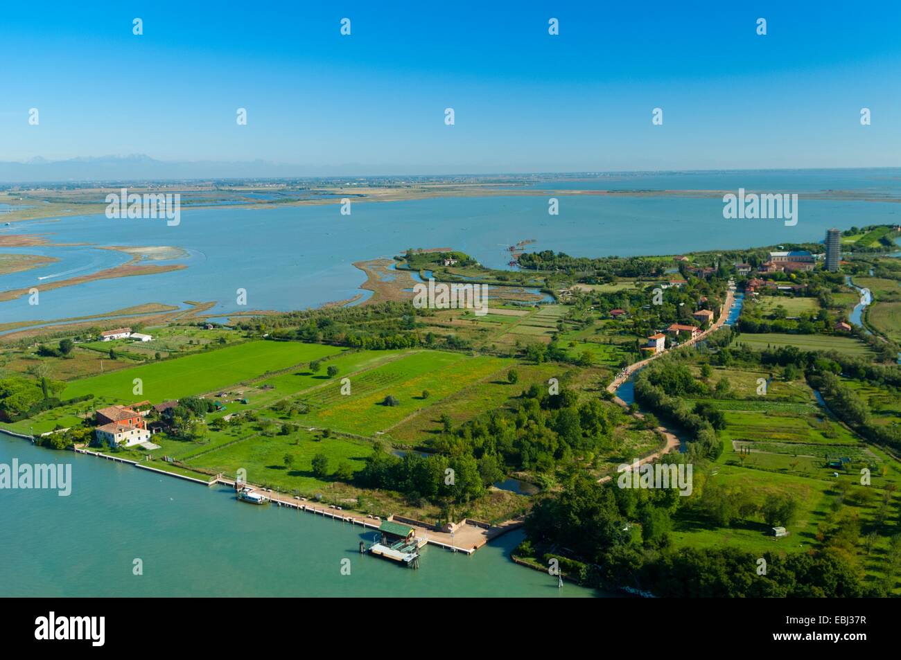 Vista aérea de la isla de Torcello, la laguna de Venecia, Italia, Europa Foto de stock