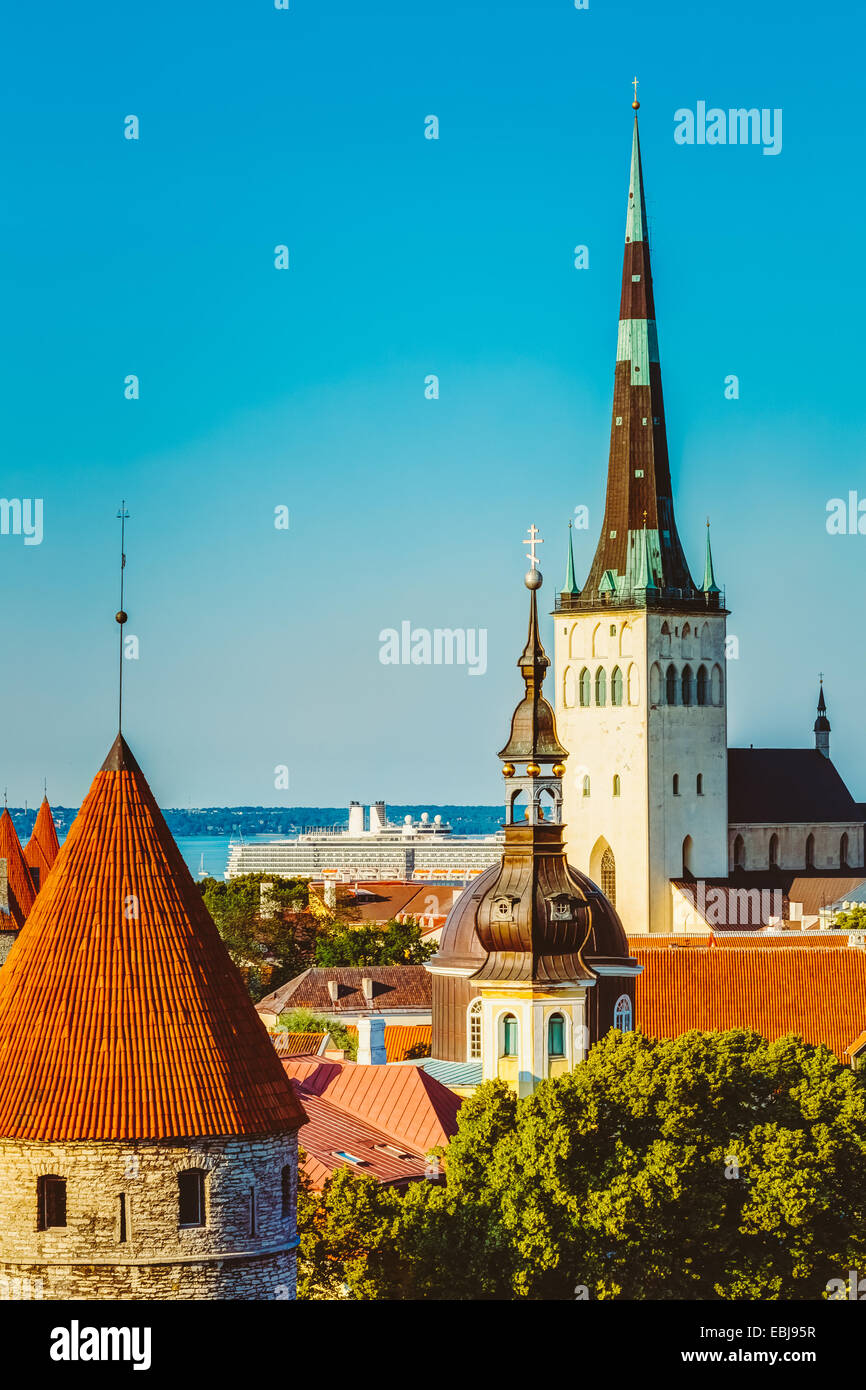 Vista panorámica del paisaje de la Ciudad Vieja de Tallin en Estonia Foto de stock