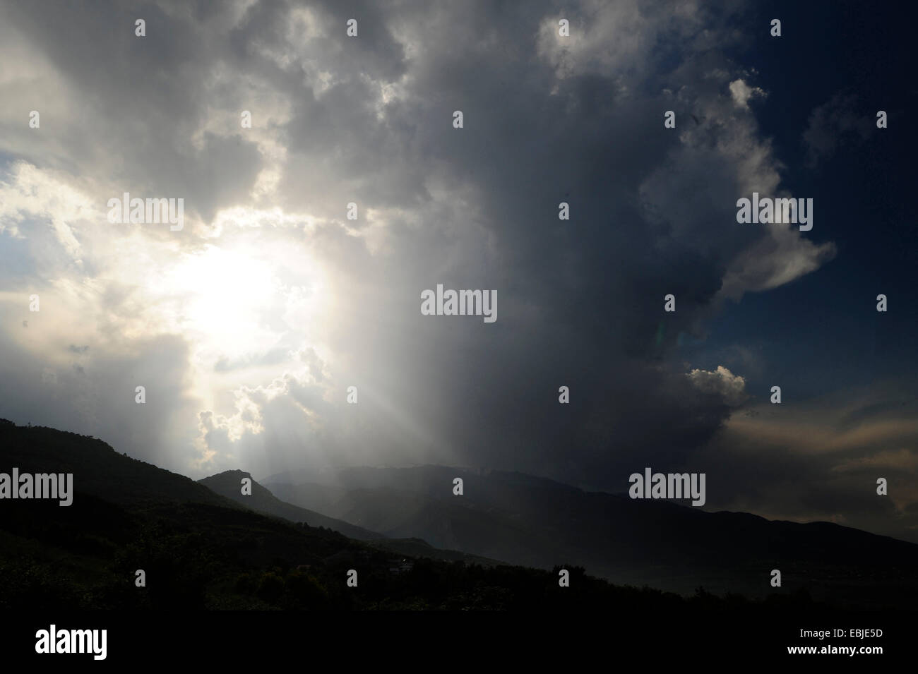 Nubes de tormenta sobre el Monte Olimpo, los dioses están enojados, Grecia, Macedonia, Olymp Foto de stock