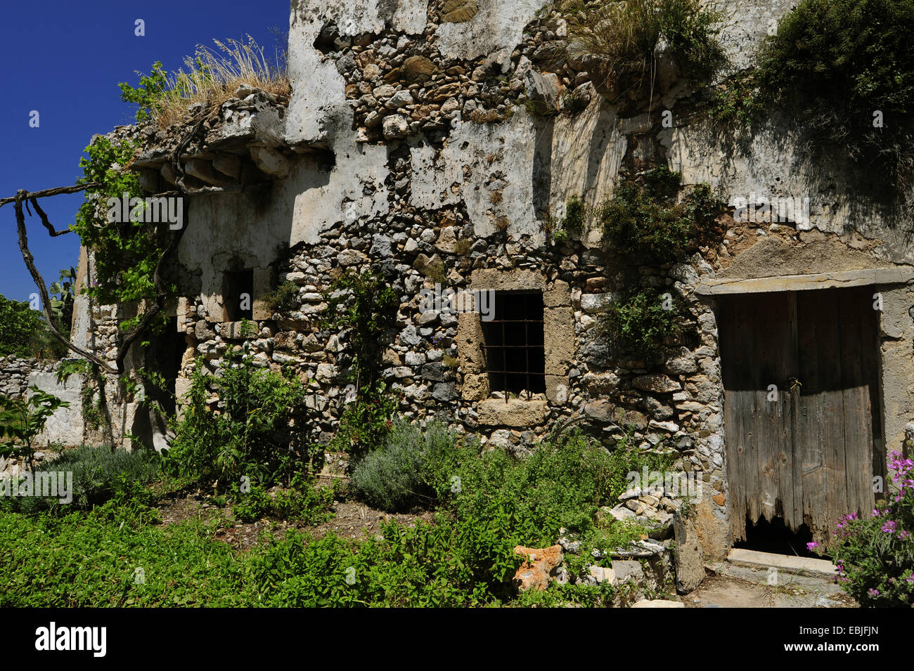 Ruina de un histórico pueblo campesino, Grecia, Kythira Foto de stock
