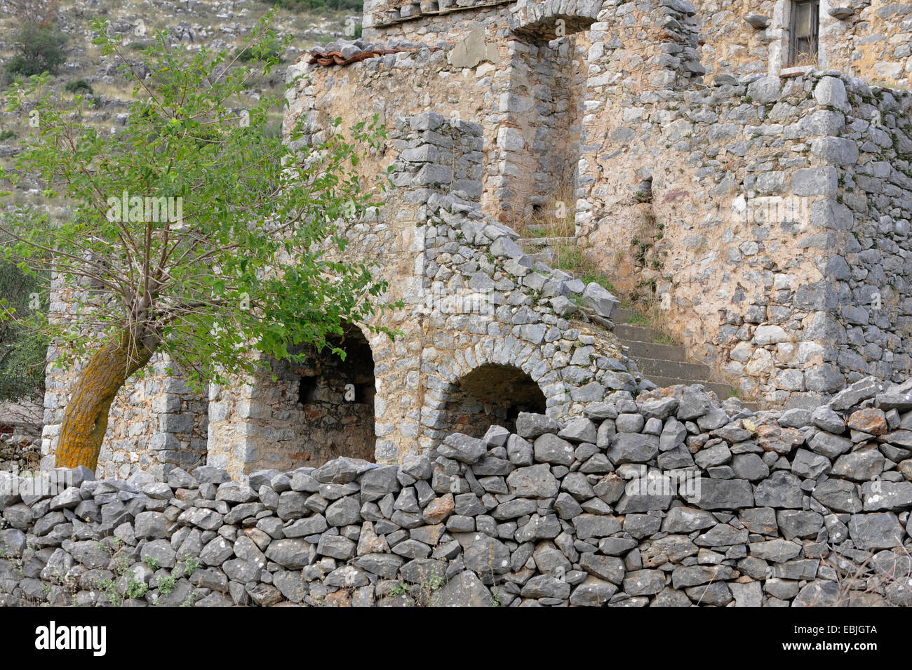 Ciudad en ruinas de Peloponnes, Grecia, Peloponeso, Mani Foto de stock