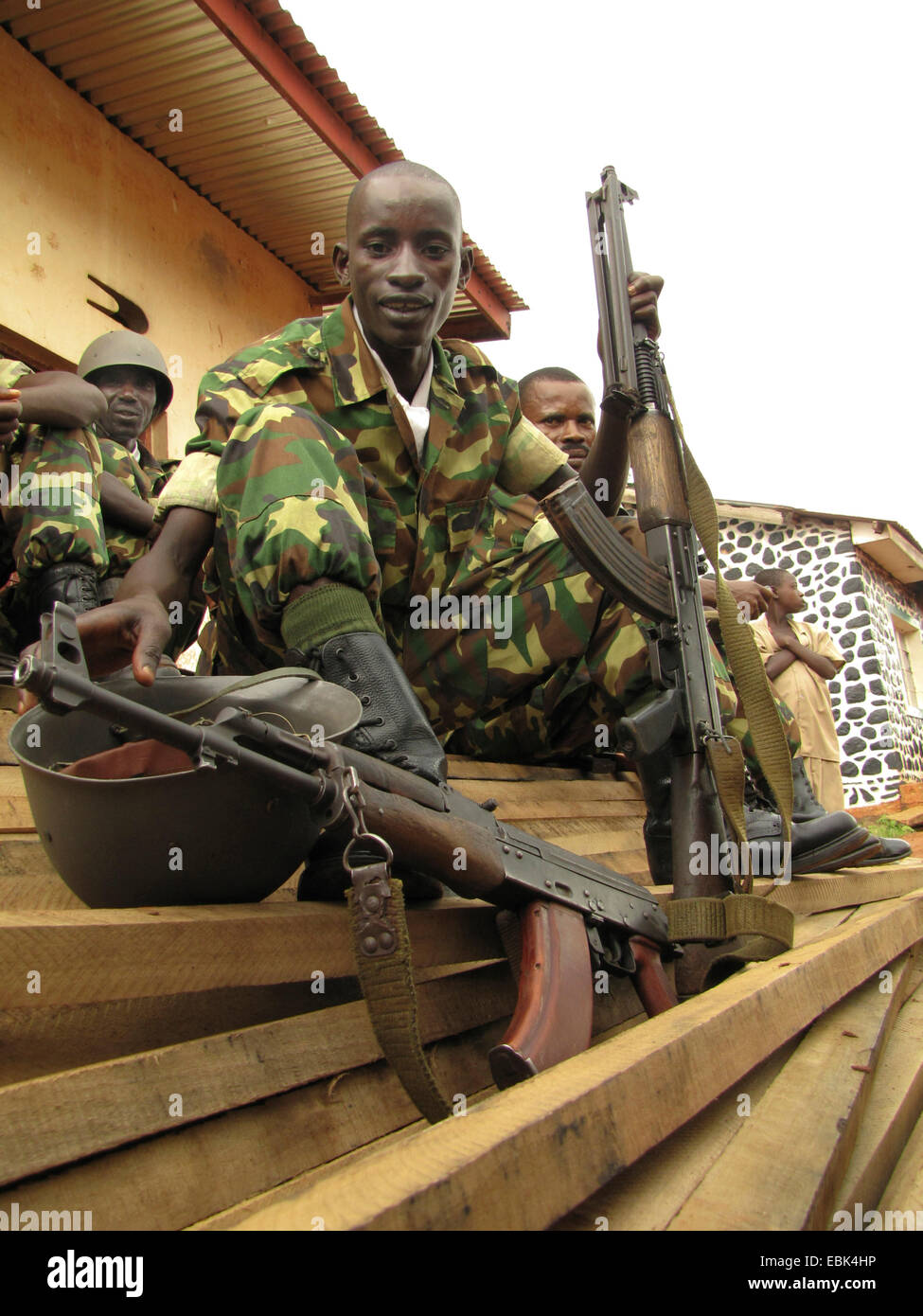 La guardia de honor del ejército de Burundi en los festejos por el Día Internacional de los Derechos Humanos (10 de diciembre de 2009), celebrado conjuntamente por el Gobierno de Burundi y la Oficina Integrada de la ONU en Burundi, Burundi, Bujumbura rural, Kabezi Foto de stock