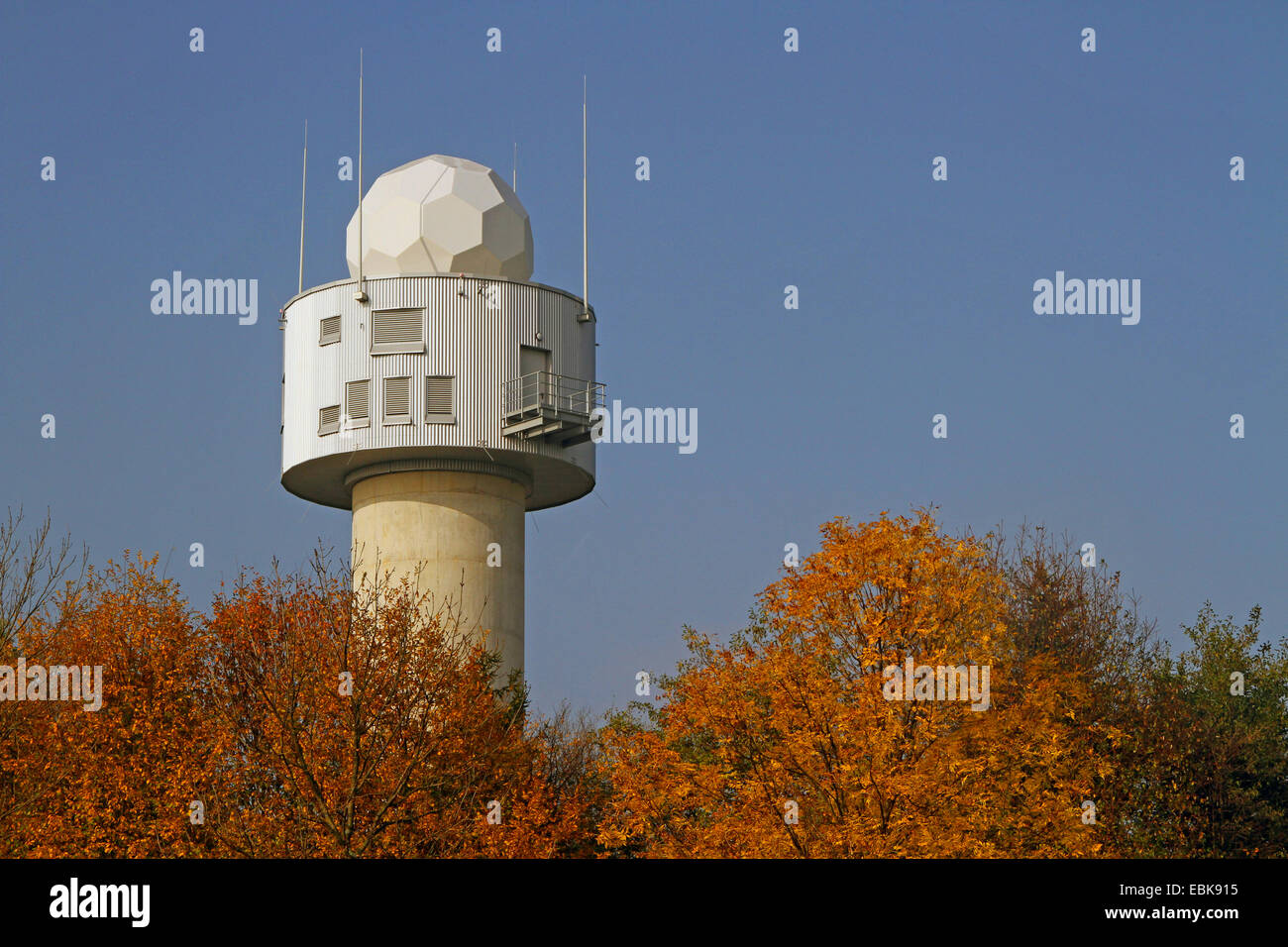 Torre de radar meteorológico, en Alemania, en Renania del Norte-Westfalia, área de Ruhr, Essen Foto de stock