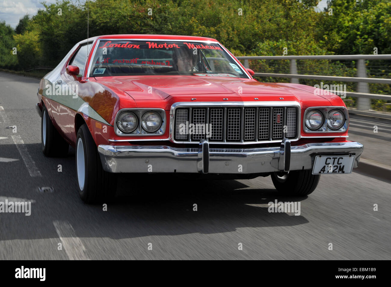 Location Ford Gran Torino Starsky & Hutch à Jassans-Riottier 01480