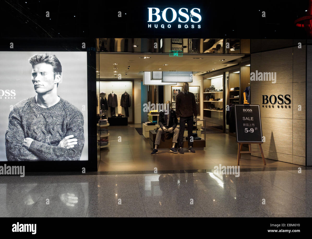 Hugo Boss tienda de ropa Fotografía de stock - Alamy