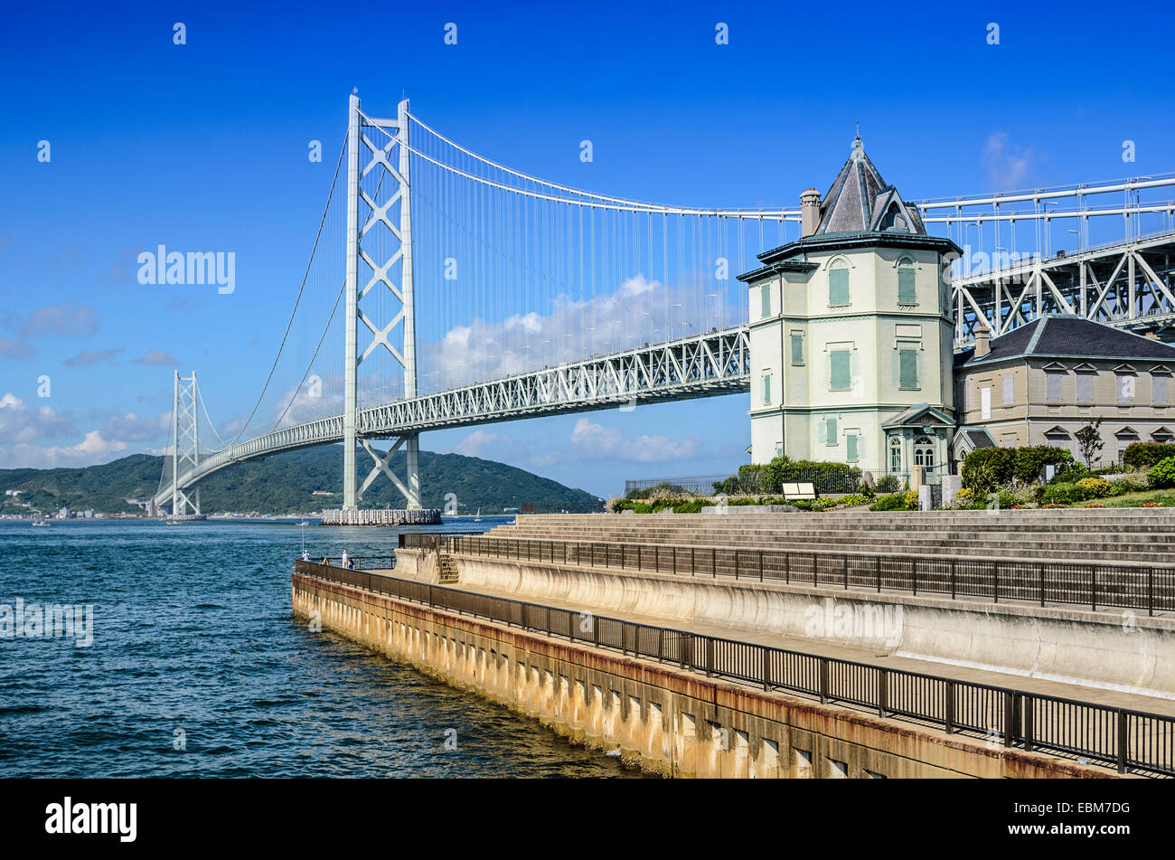 Kobe, Japón en Puente Akashi Kaikyo spanning el Mar Interior de Seto a Awaji Island. Foto de stock