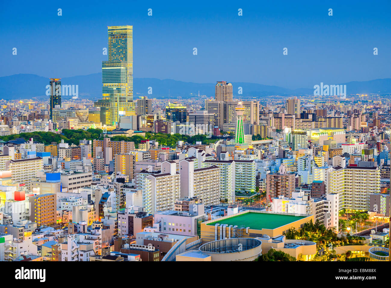 Osaka, Japón paisaje urbano vista de Abeno y Shinsekai distritos. Foto de stock
