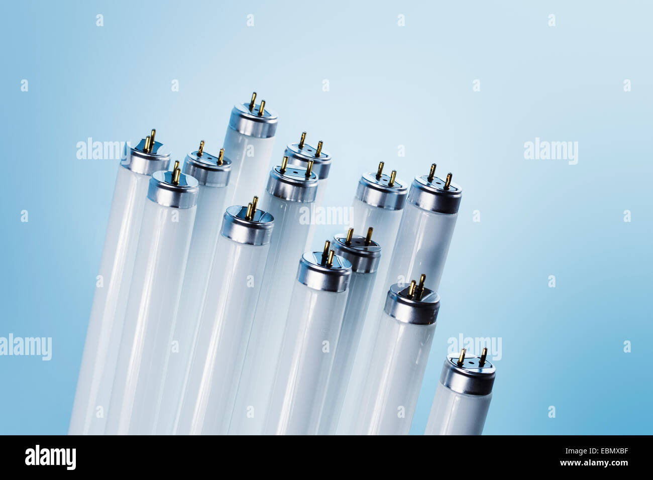 Tubos fluorescentes fotografías e imágenes de alta resolución Alamy