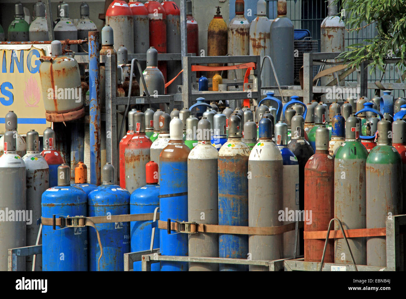 Cilindros de gas fotografías e imágenes de alta resolución Alamy